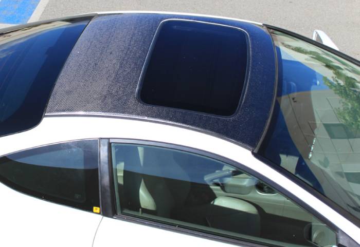 Does this replace the roof with a complete carbon fiber piece without sunroof?